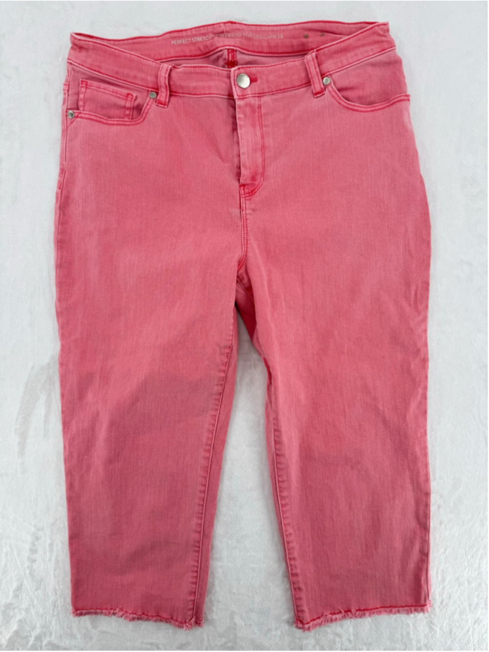 Chico’s Coral Pink Capri Fringed Hem Slim Leg Girlfriend Cropped Size 1.5/10